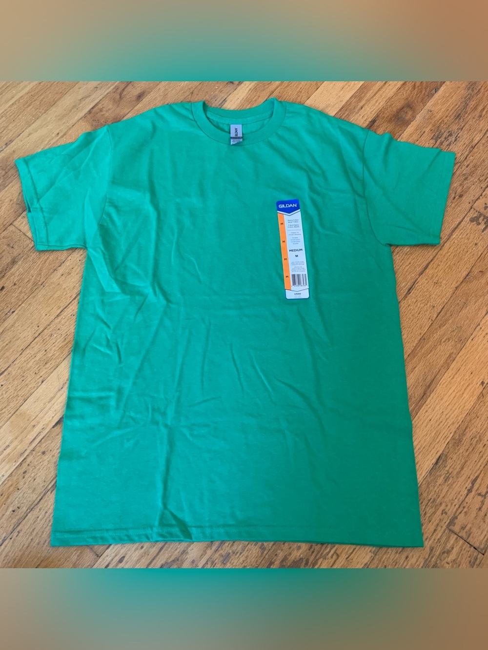 Gildan green t-shirt size M